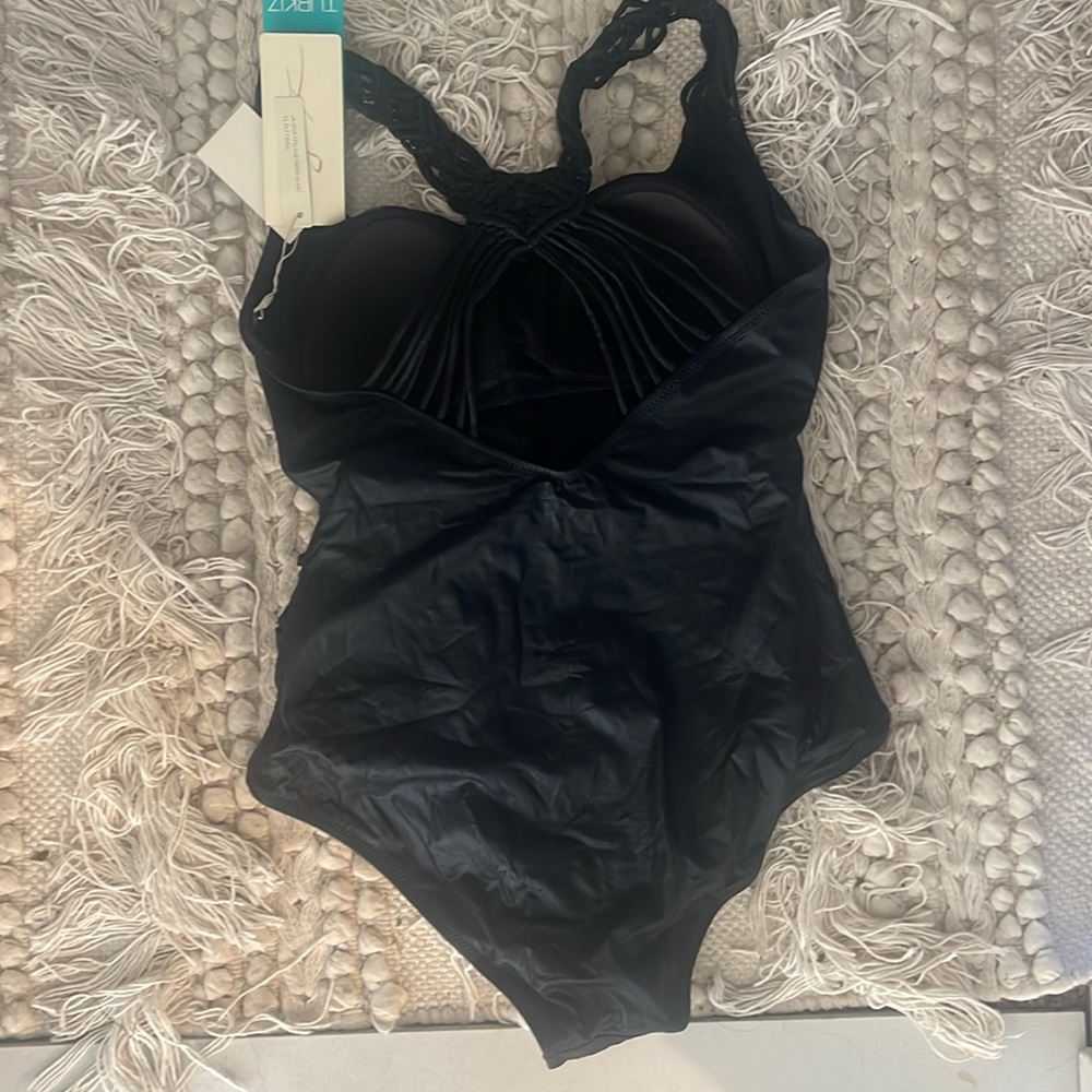 NWT never worn - Picture 2 of 3